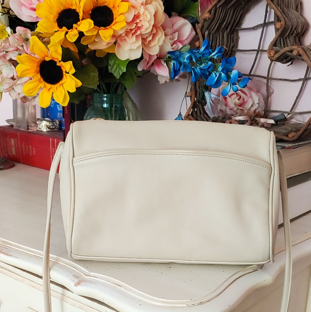 Vtg 80s Coach Crossbody Purse in the color Bone!